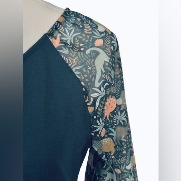 DINOSAURS!!! ModCloth Dinosaur Shirt Sheer Sleeves Dark Green Top Medium Large - Picture 6 of 9